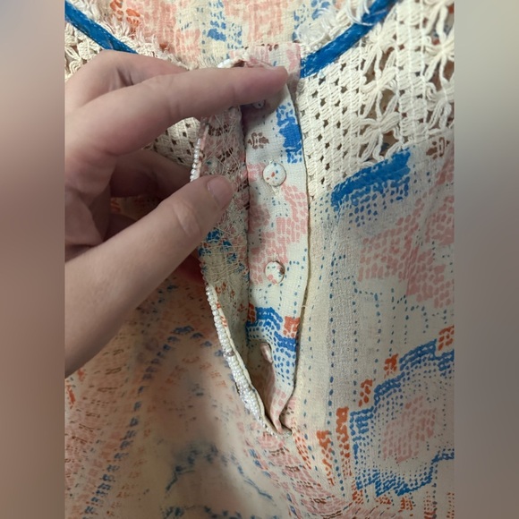 Gimmicks by BKE Boho Crochet Tank Top - Cream and Blue - Picture 3 of 4